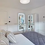 Host & Stay - Oxford House
